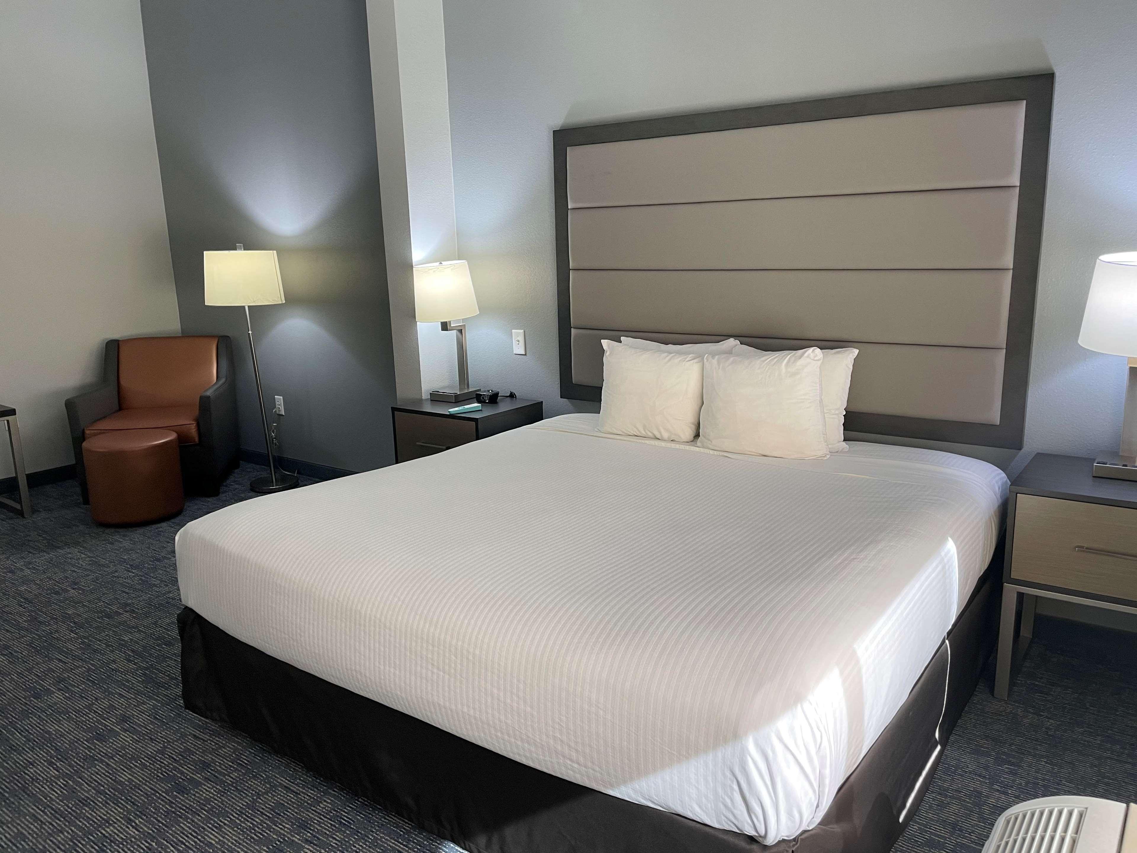 Best Western Plus Mcallen Airport Hotel Exterior photo
