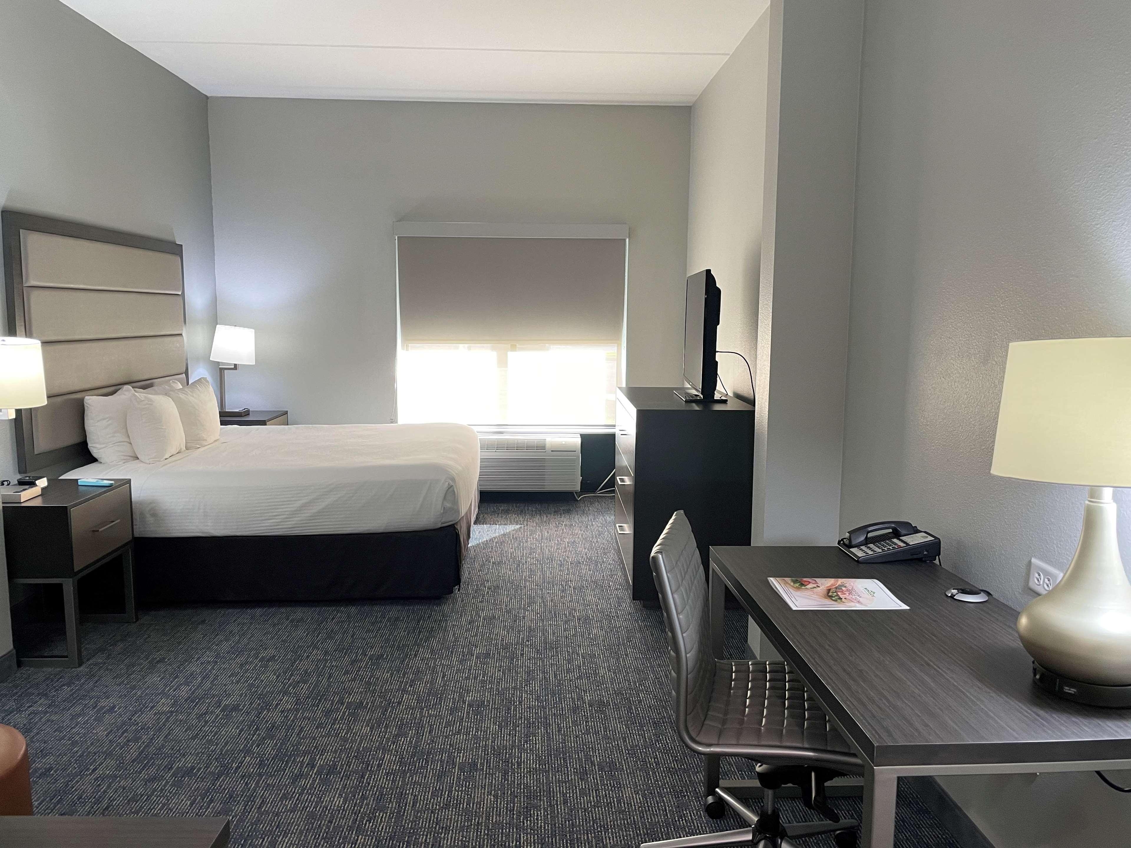 Best Western Plus Mcallen Airport Hotel Exterior photo