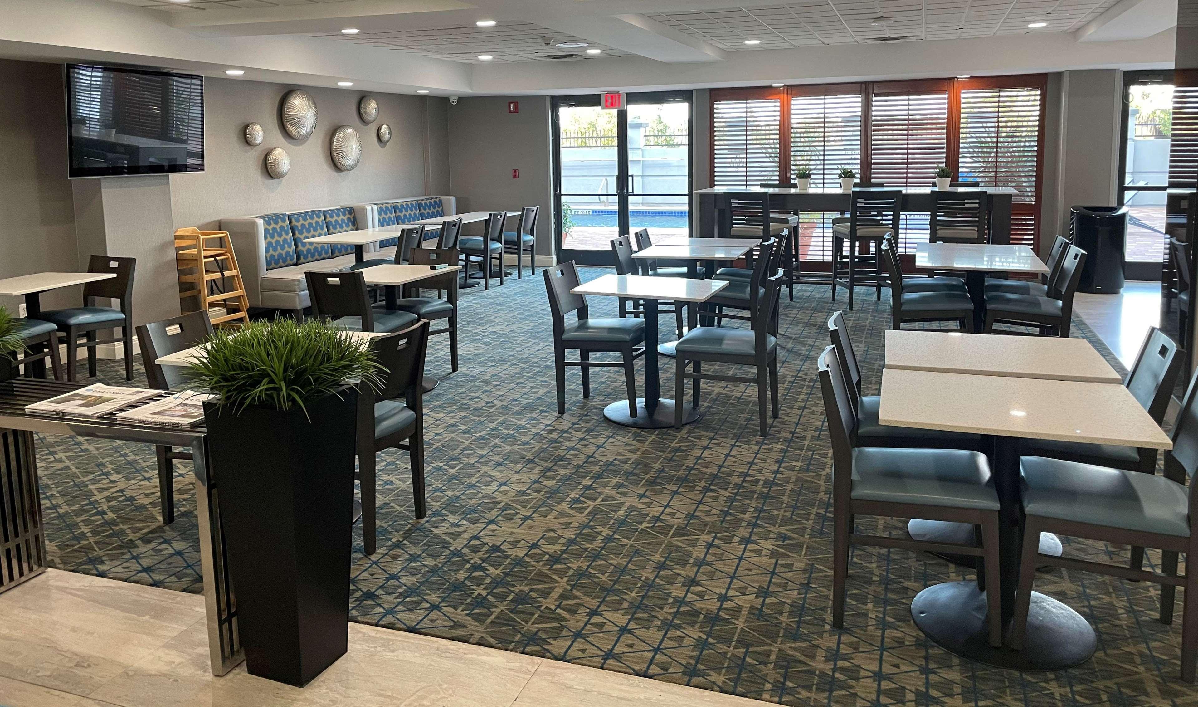 Best Western Plus Mcallen Airport Hotel Exterior photo